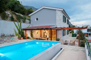 Familienfreundliche gemütliche Villa mit beheiztem Pool, Grill und Terrasse | Meerblick