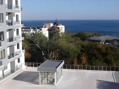 Familienorientiertes weiträumiges Apartment mit Garten, Terrasse und Pool | Neben dem Strand