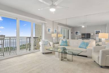 Condo  Crescent Beach