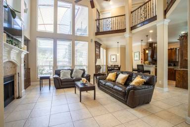 House Red Oak