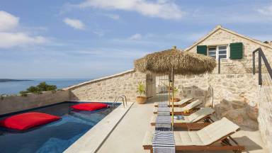 Villa Lapis – denkmalgeschütztes Haus aus dem 19. Jahrhundert auf Hvar mit außergewöhnlicher Aussicht, privatem Pool und Whirlpool