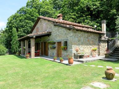 Ferienhaus mit eingezäuntem Grundstück für 5 Gäste mit Hund in Bagni di Lucca, Italien