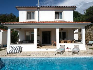 170 qm Ferienhaus mit Pool für 10 Gäste mit Hund in Kampor, Insel Rab