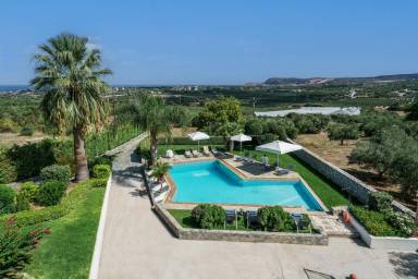 350 m² House