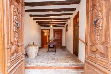 290 m² House