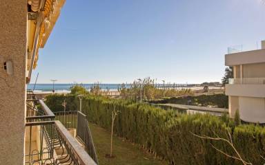 Apartamento con jardín, piscina y terraza