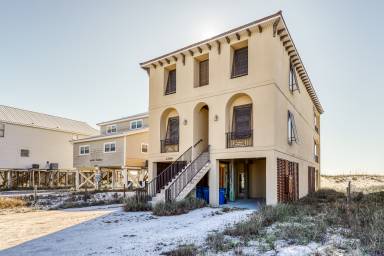 388 m² House