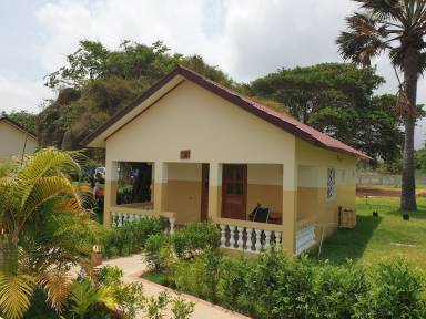 Aparthotel con barbacoa, terraza y jardín | Vistas al jardín