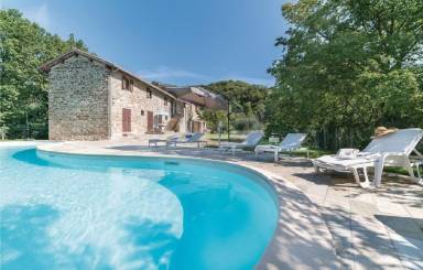 Farm with private pool, terrace & garden