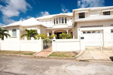 Villa with terrace, garden & private pool | Suitable for remote work