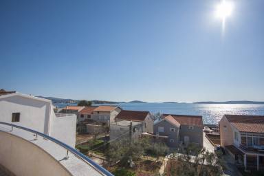 Schöne Ferienwohnung in Brodarica mit Eigenem Balkon