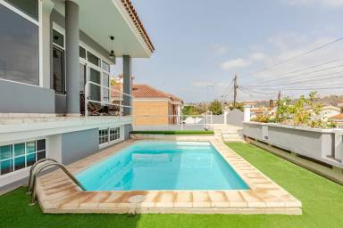 Villa with garden & private pool
