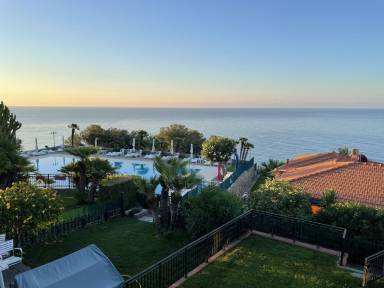 Appartamento con piscina, giardino e terrazza | Vista sul mare