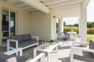 Apartment mit Terrasse, Pool und Garten