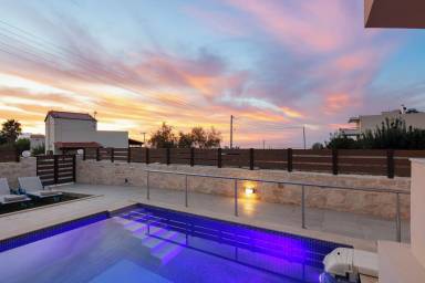 250 m² House