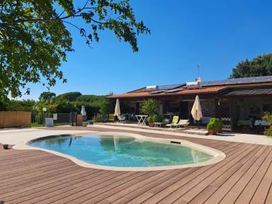 Camera privata accogliente e familiare con giardino, piscina privata e griglia | Vista sulla piscina | Sono ammessi animali domestici