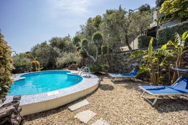 An der Riviera dei Fiori ein Ferienhaus nahe Palmenstränden beziehen - HomeToGo