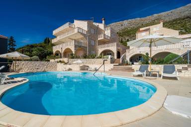 Apartment mit Terrasse und Pool | Meerblick | Nah am Strand