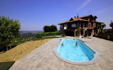 Casa a Treiso con piscina panoramica