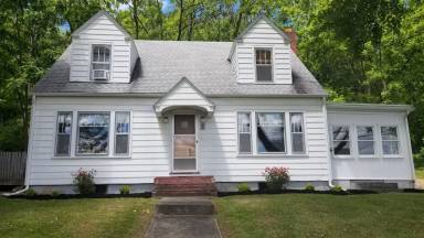 House Pet-friendly Urbana