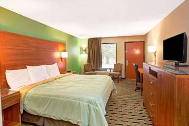 Motel  Hickory