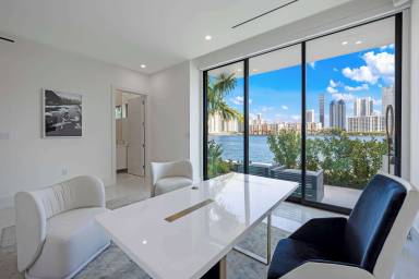 400 m² House