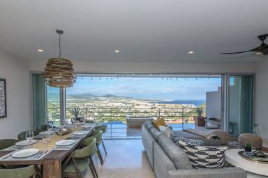 209 m² Condo