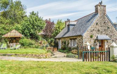 84 qm Ferienhaus, umzäunt, für 4 Gäste mit Hund in Plouguiel, Bretagne