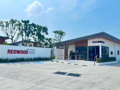 Redwood Inn