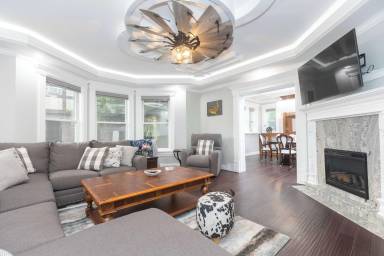 Holiday home with barbeque, terrace & garden | City view | Good for workation
