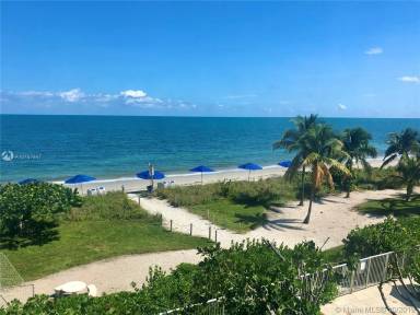Airbnb  Key Biscayne