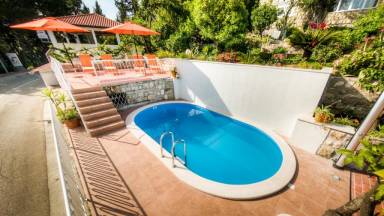 Ferienhaus mit Pool, Garten und Terrasse