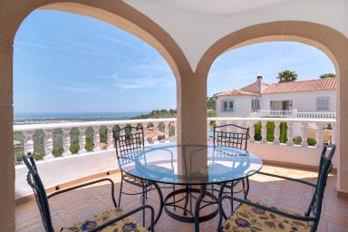 Casa vacacional con jardín, piscina privada y barbacoa | Vistas a la montaña