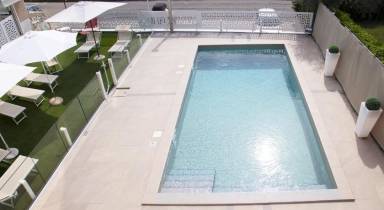 Familienorientiertes gemütliches Serviced Apartment mit Pool, Terrasse und Garten