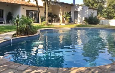 Ferienhaus mit Terrasse und Pool für 7 Gäste mit Hund in Uchaux, Provence-Alpes-Côte d'Azur