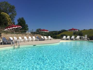 Wohnung mit privatem Pool, Garten und Whirlpool