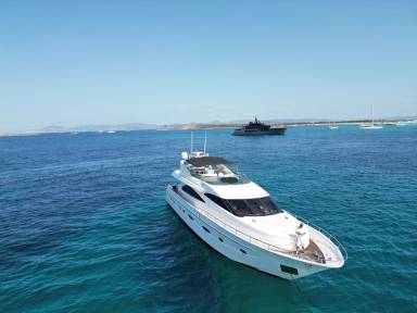 Boat with 4 bedrooms for 8 persons
