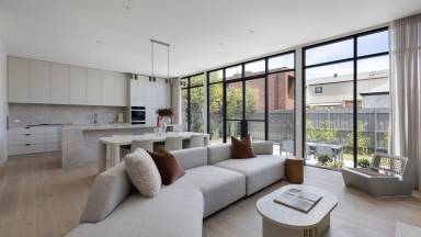 Children-friendly lovely house with garden | City view