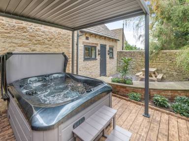 Cottage with barbecue, garden & jacuzzi | River view