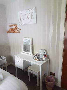 Basic Double Room, Ensuite (Bedroom 3)