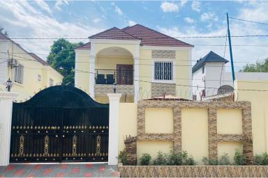 Villa with barbecue & garden