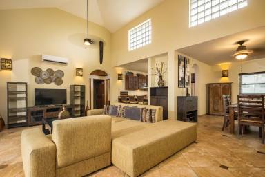 204 m² Condo