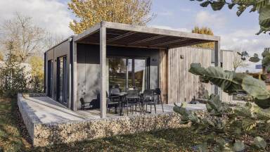 Ferienhaus mit Terrasse, Garten und Pool