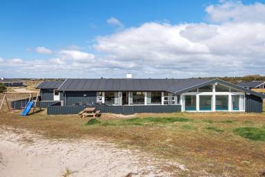 Voll ausgestattetes Ferienhaus mit Sauna, Terrasse und Pool