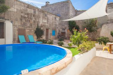 90 m² House