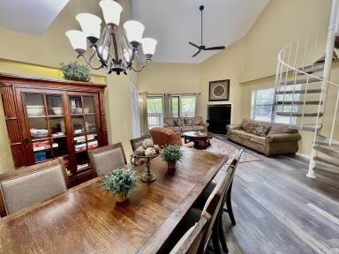 202 m² Condo