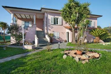 Villa con giardino, terrazza e barbecue | Vista sulla montagna