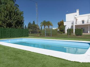 Casa ideal para familias con piscina privada, jardín y terraza | Vistas al jardín | Adaptada para el teletrabajo