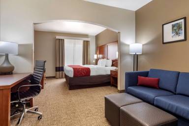 Hotel Airport, Pines Road