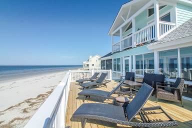 Vacation home with barbeque & yard